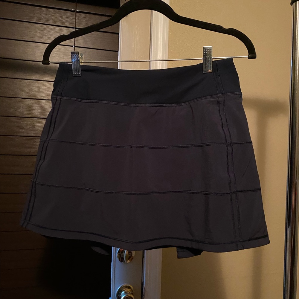 Lulu lemon skirt. Navy blue. Size 4